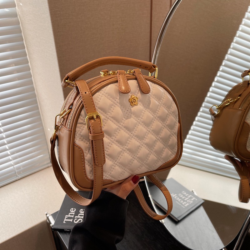 Solid color bag women 2025 high-end texture design messenger bag simple and versatile portable shell bag casual and versatile