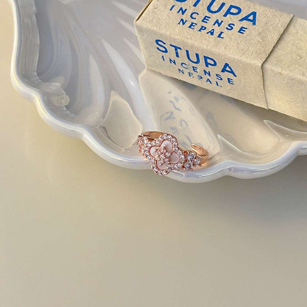 Palace Style Natural Pink Mother-of-Pearl Clover Open French High-End Super Fairy Design Four-Leaf Flower Women's Ring 6ca