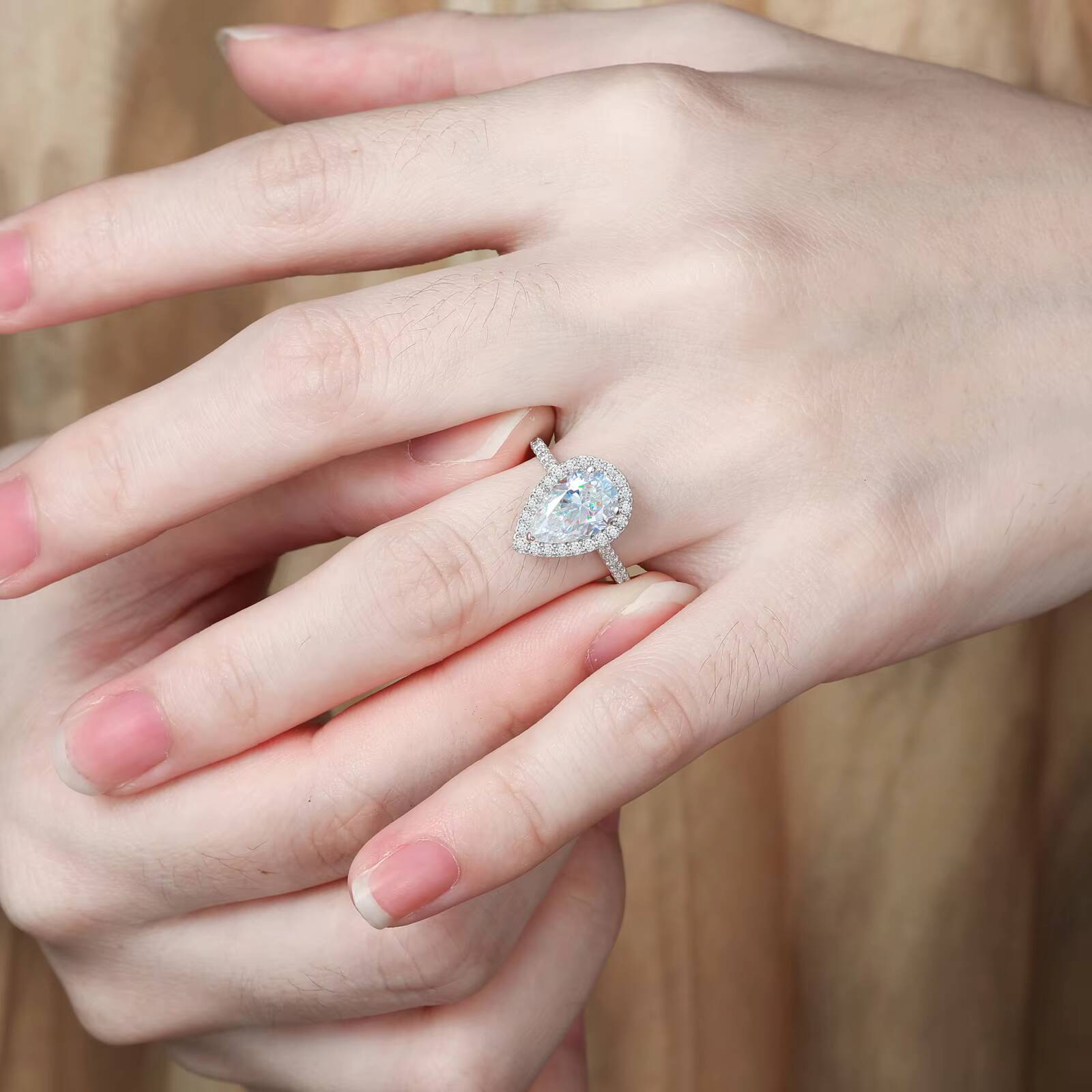 Luxury Wedding Jewelry Wholesale Custom 925 Sterling Silver 3ct Pear Cut VVS Moissanite Diamond Engagement Ring for Women