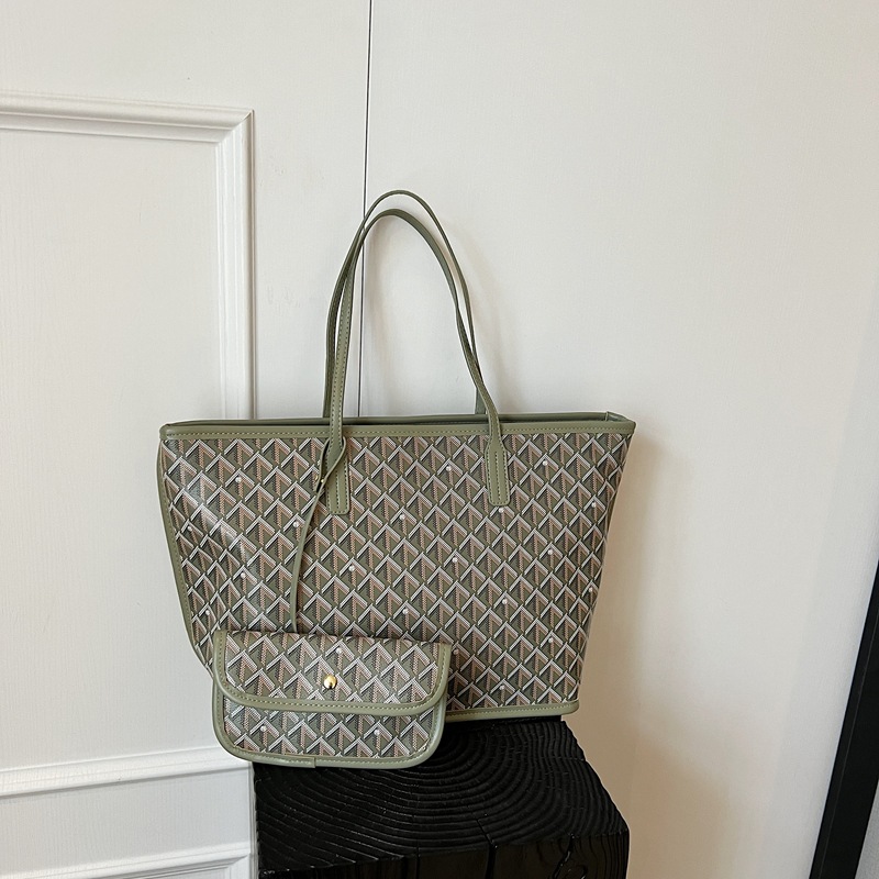 Classic Retro Tote Bag 2025 Designer's New Trendy Large Capacity Handbag Simple Design Commuter Bag Shoulder Bag