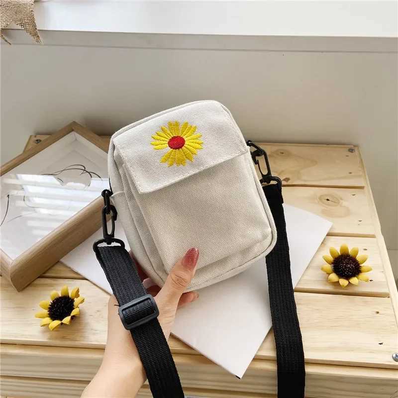 Korean Small Daisy Shoulder Bags Cross Body Canvas Bags Casual Handbag Outdoor Designer Organizer Large Capatity Storage Bags Y250730