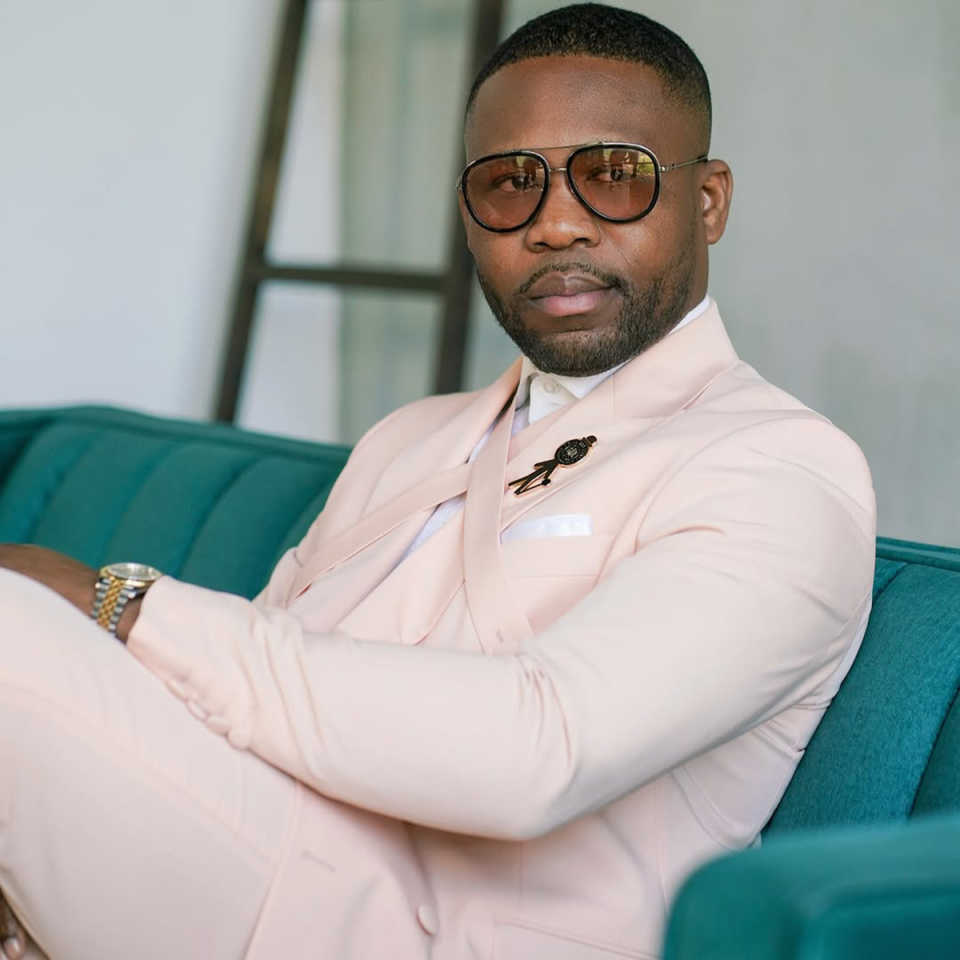 Handsome Pink Mens Tuxedos Peaked Lapel Double Breasted 2 Pieces Groom Dinner Party Male Prom Blazers Customized Coustome Homme