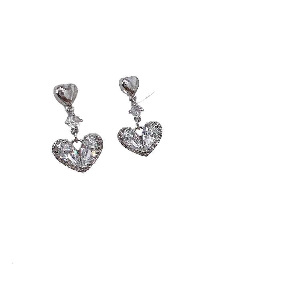 Super Sparkling Heart 2024 New Zircon Stud for Women High-end Elegant Light Earrings Niche Ear Jewelry ede