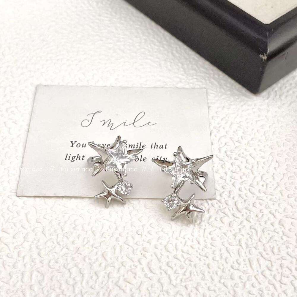 Micro Pave Zirconia Twin Stars Non-Pierced Cuff Light High-End Splicing Earrings Elegant Whitening Ear Jewelry for Women 8c6