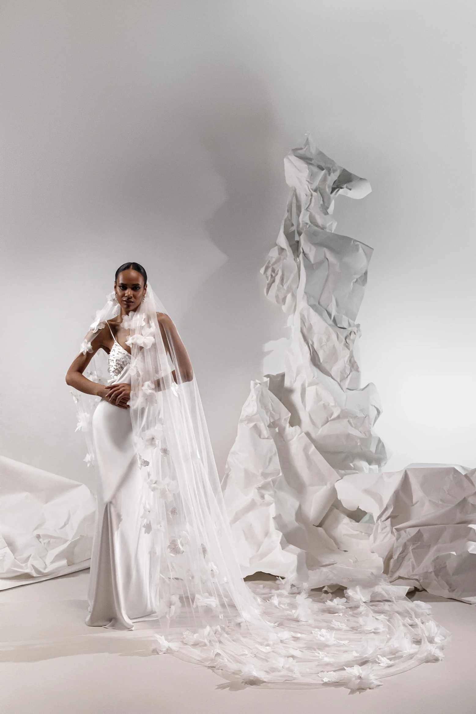 Gorgeous Bridal Customized 3D Flowers Appliques One Layer Wedding Veil Cathedral Length Veil Wedding Accessories