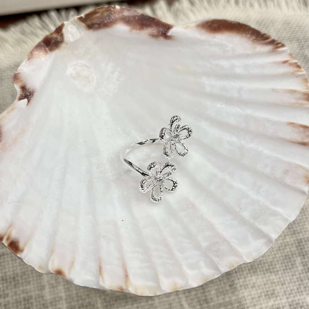 High-end Hollow with Exquisite Carving Pattern, 2025 Spring New Universal Ring, Niche Simple Fresh Ring 1e0