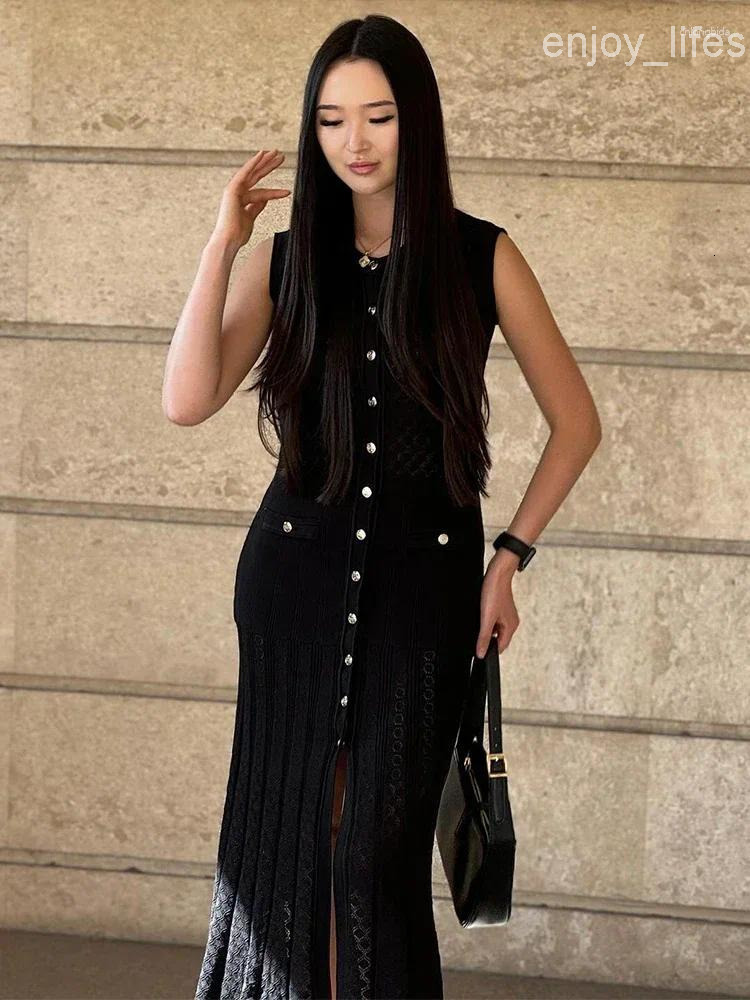 Casual Dresses 2024 Sleeveless Single-breasted Knitted Maxi Dress Women Elegant O-neck Bodycon Long Summer Lady Street Party Robes