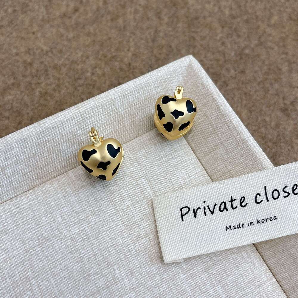 Milad Earrings Niche Matte Leopard Heart Ear Clips Korean Style Autumn Winter Versatile New Personality Fashion Women bd0