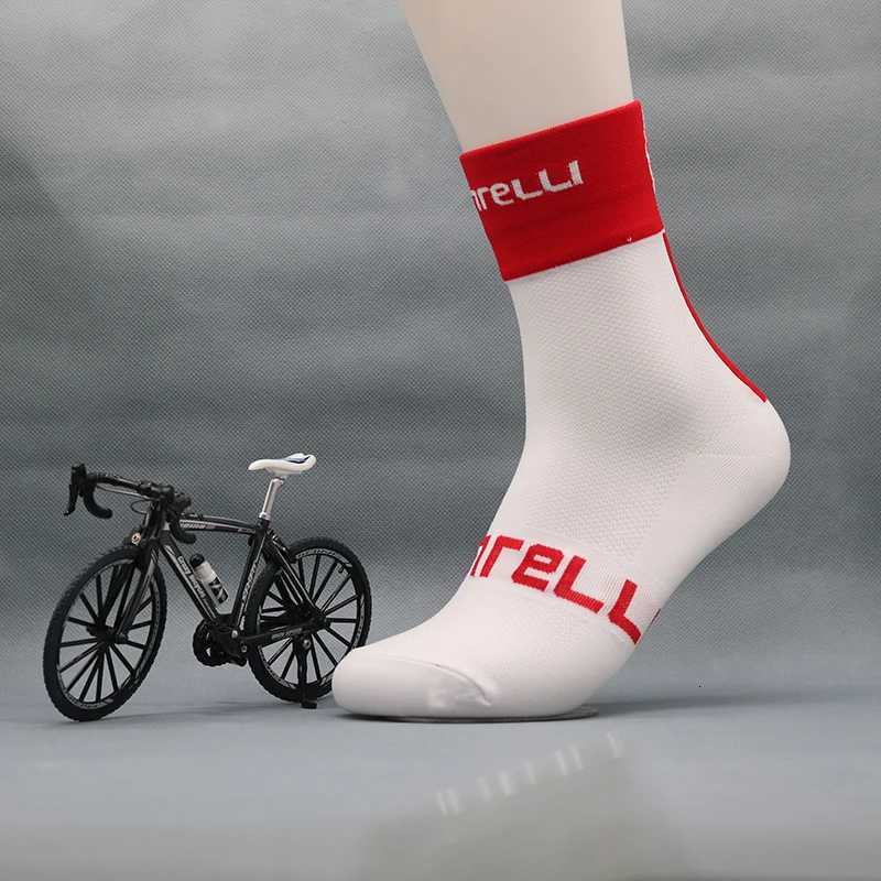 1 Pair of Cycling Socks Bicycle Professional Competition Cycling Socks Mens Outdoor Sports Socks Womens Fitness Running Socks Z250731