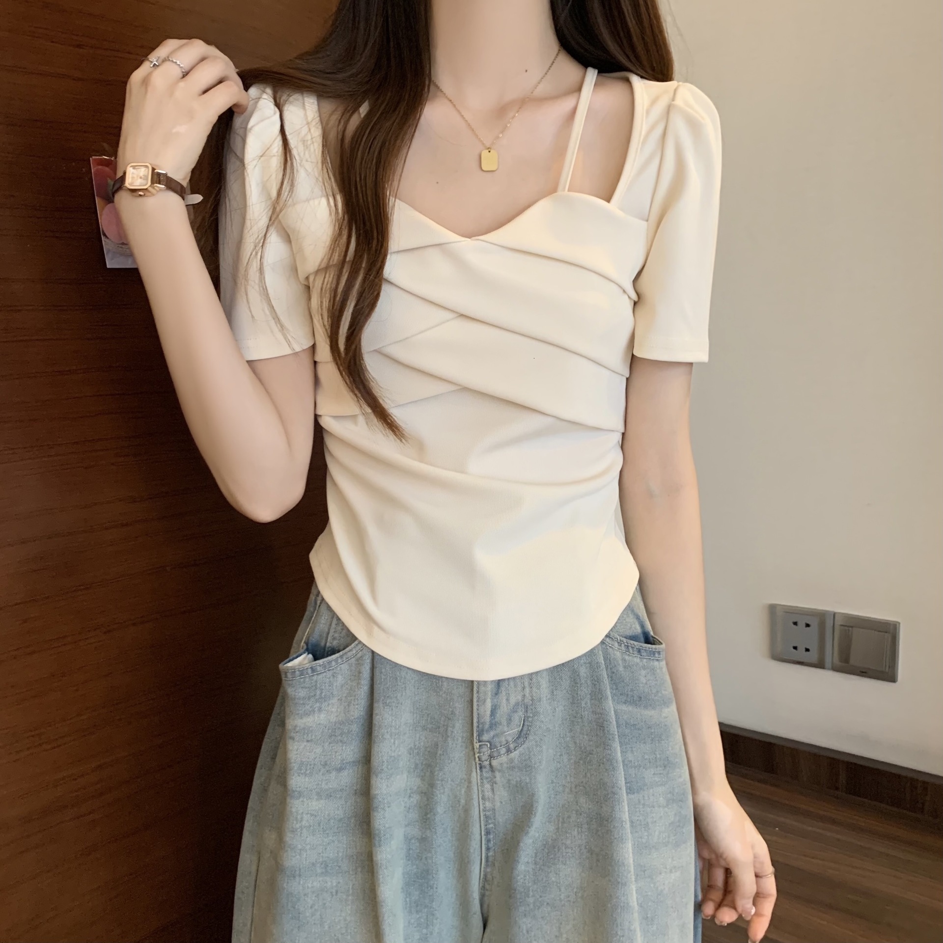 2025 plus size square shoulder short sleeved women's shirt, new summer design sense, niche fat French short sleeved slim fit top, new designer T-