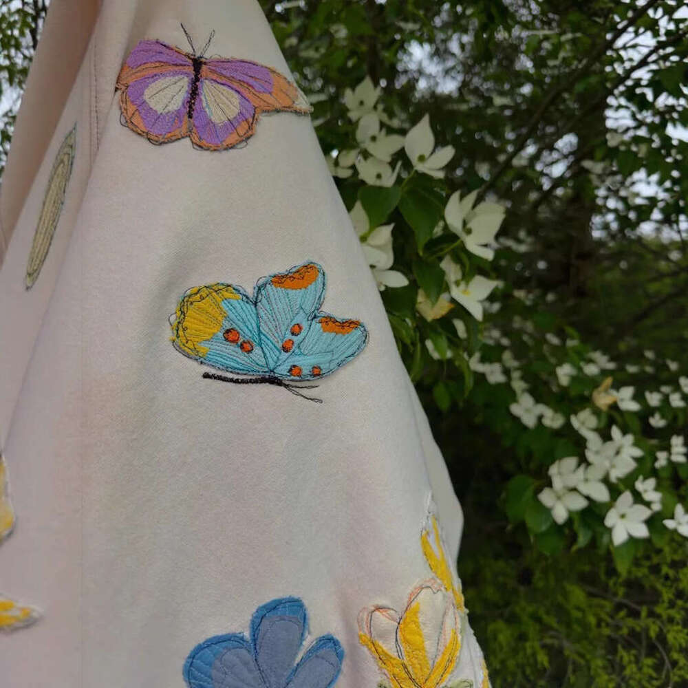 2025 New American Style Trendy Simple Floral Butterfly Print Gray Pullover Sweatshirt Top