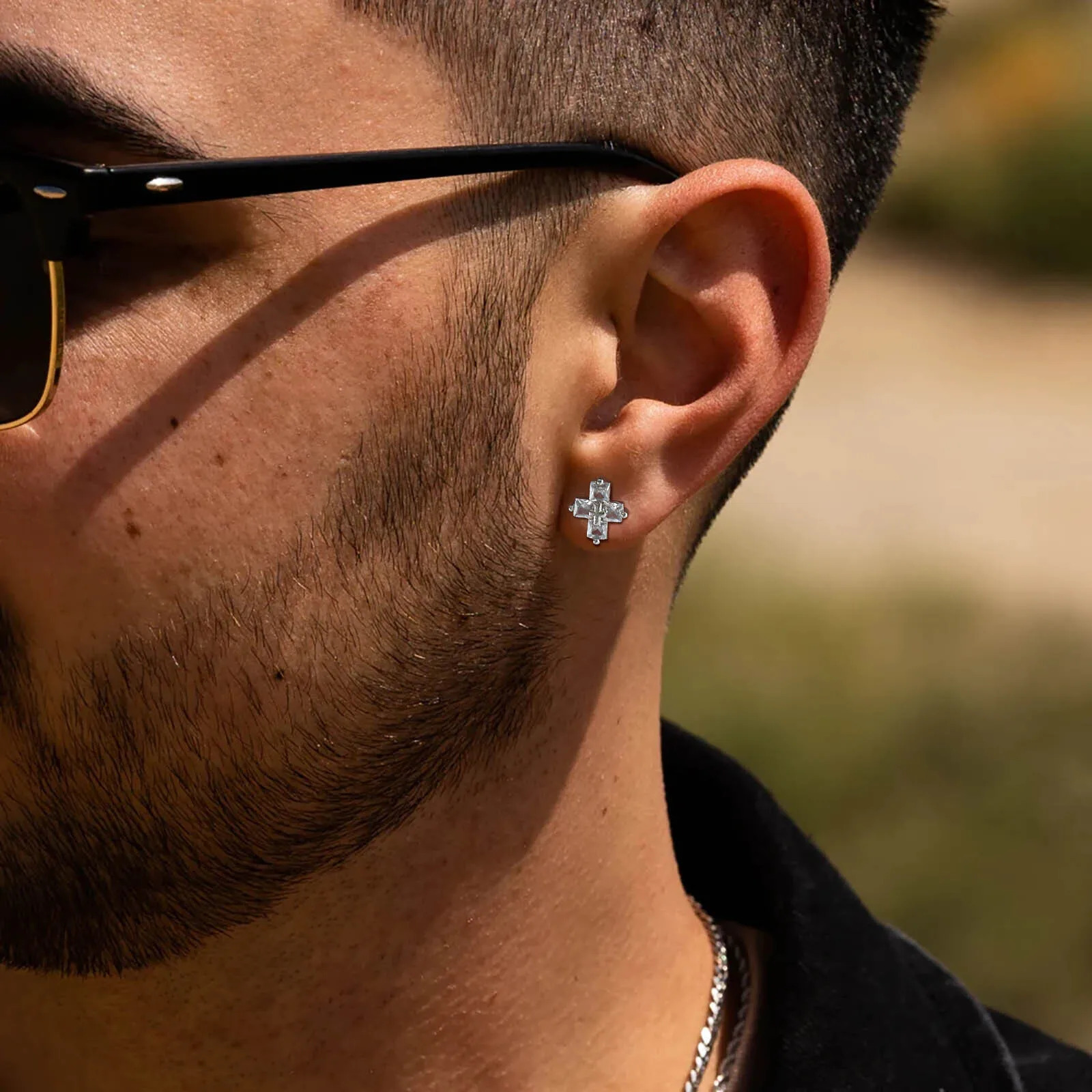 Vnox Personality Zircon Cross Earrings for Men Women Double Cross Stud Earrings Unisex Faith Creative Fashion Jewelry 250729