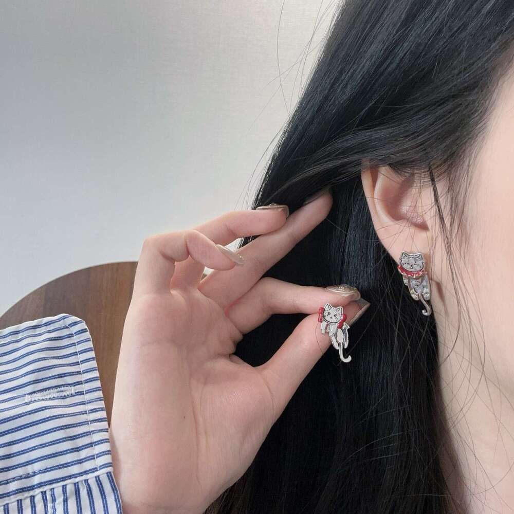 Asymmetric Cute Cartoon Cat Earrings for Women, Light , High-end, Elegant, and Stylish Earrings, 2024 New Model 20e
