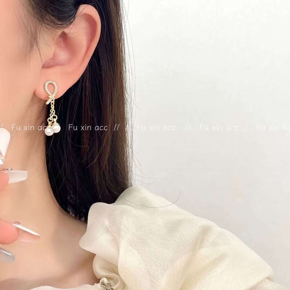 Zircon Half-Half Knot Tassel Pearl Earrings for Women, Light Fashion Versatile Stud Earrings, Niche Design with a Sense of Sophistication c76