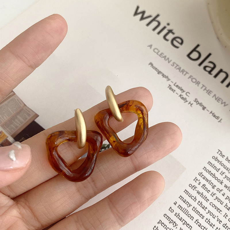 Matte Gold Women's Irregular Resin Earrings Free Shipping Designer Luxury Jewelry New Fashionable Lightweight Earrings