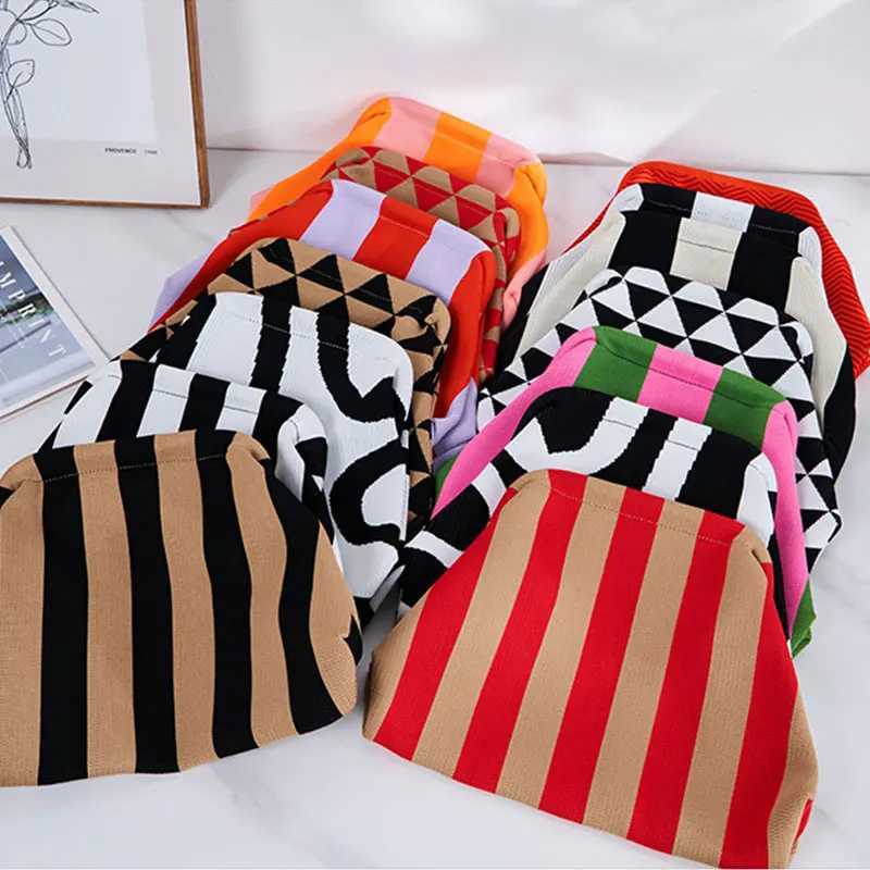 Summer Beach Clutch Bag for Women Woven Crochet Handbags Purses Knitting Dumpling Clutch Ruched Cute Cloud Casual Colorblock Bag Y250730