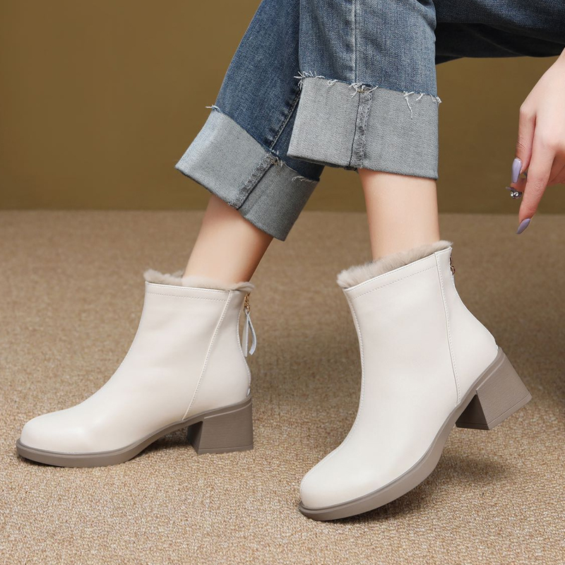 2025 Autumn/Winter French Chelsea Boots for Women with Fleece Lining, Warm Thick Heels, British Style Short Boots, Low-Top Martin Boots with Height In