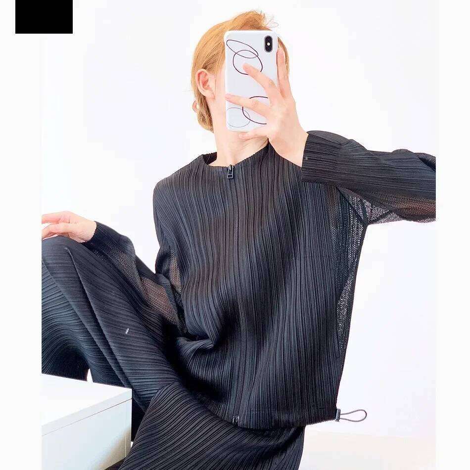 Designer Clothing 2025 Miyake Pleated Round Neck Jacket Sunbrella Women Mesh Splicing Short Zipper Top Fashion Women's Shirt