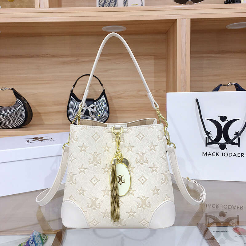 Light Luxury High-Quality Textured Embossed Bucket Bag for Women 2025 New Large Capacity Shoulder Handbag