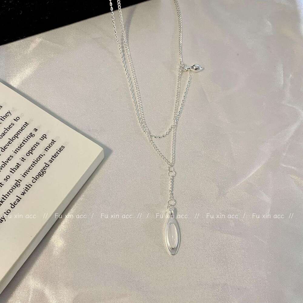 Korean Version Sweet Cool Light Obsidian Snake Bone Necklace for Women Simple Cold Style Choker Autumn Winter Niche High-end Sweater Chain 2ca