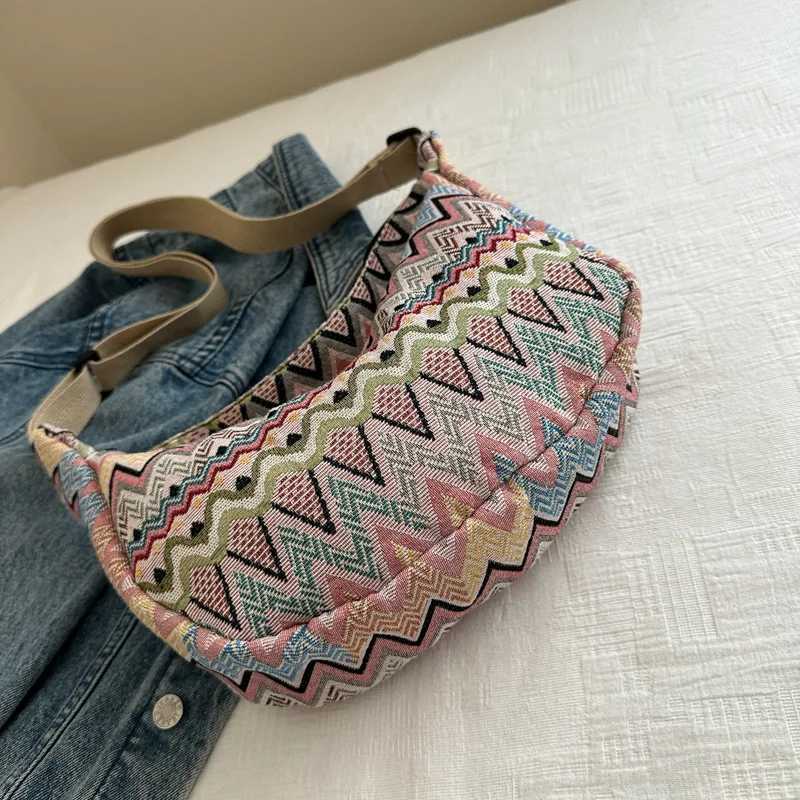 Wave Pattern Design Crossbody Bag for Women New Large Capacity Canvas Shoulder Bag Versatile College Students Dumplings Bag Y250730