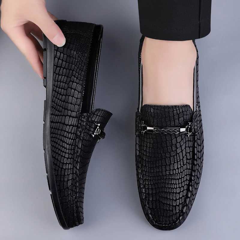 Summer Genuine Leather Men Loafers Breathable Flats Mens Casual Shoes Lightweight Driving Shoes Red Wedding Shoes Y250730