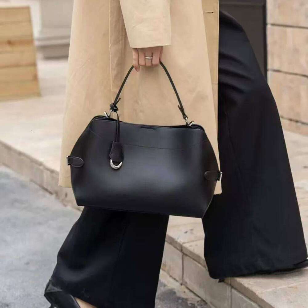 Genuine leather Tote 2025 new belt buckle design large capacity cowhide one-shoulder crossbody bag fashion ladies handbag