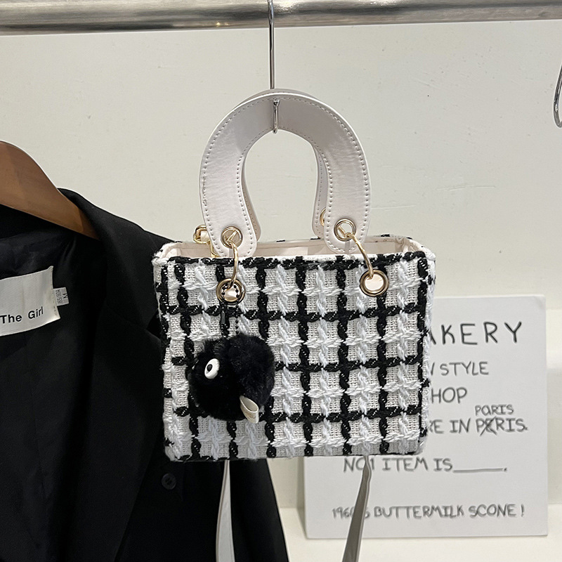 Autumn Winter Womens Bag Single Shoulder Korean Version Crossbody Bag Artistic Small Fresh Stylish Versatile Plaid Handbag 250731