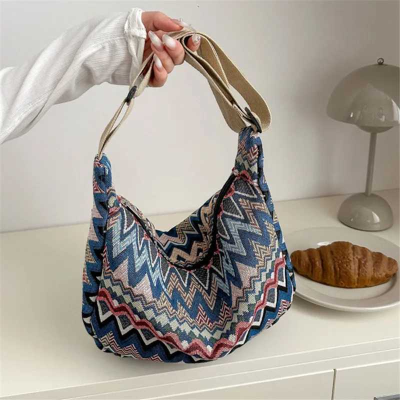 Wave Pattern Design Crossbody Bag for Women New Large Capacity Canvas Shoulder Bag Versatile College Students Dumplings Bag Y250730