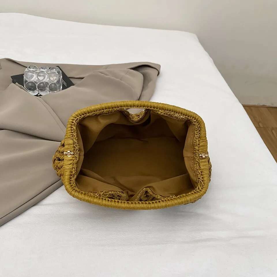 Designer Luxury Summer Clutch Beach Light Brand New High End Seaside Vacation Travel Clouds Straw Woven Women Simple Clip Bag