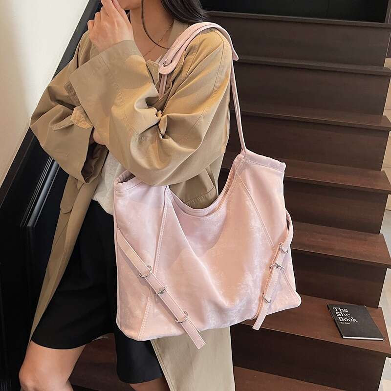 Head layer cowhide single shoulder tote bag, large capacity retro style handbag, fashionable and versatile commuting women's bag