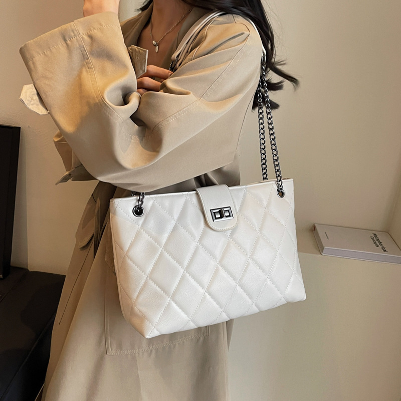 New fashion casual rhombus embroidery thread crossbody chain underarm bag single shoulder diagonal span bag large capacity