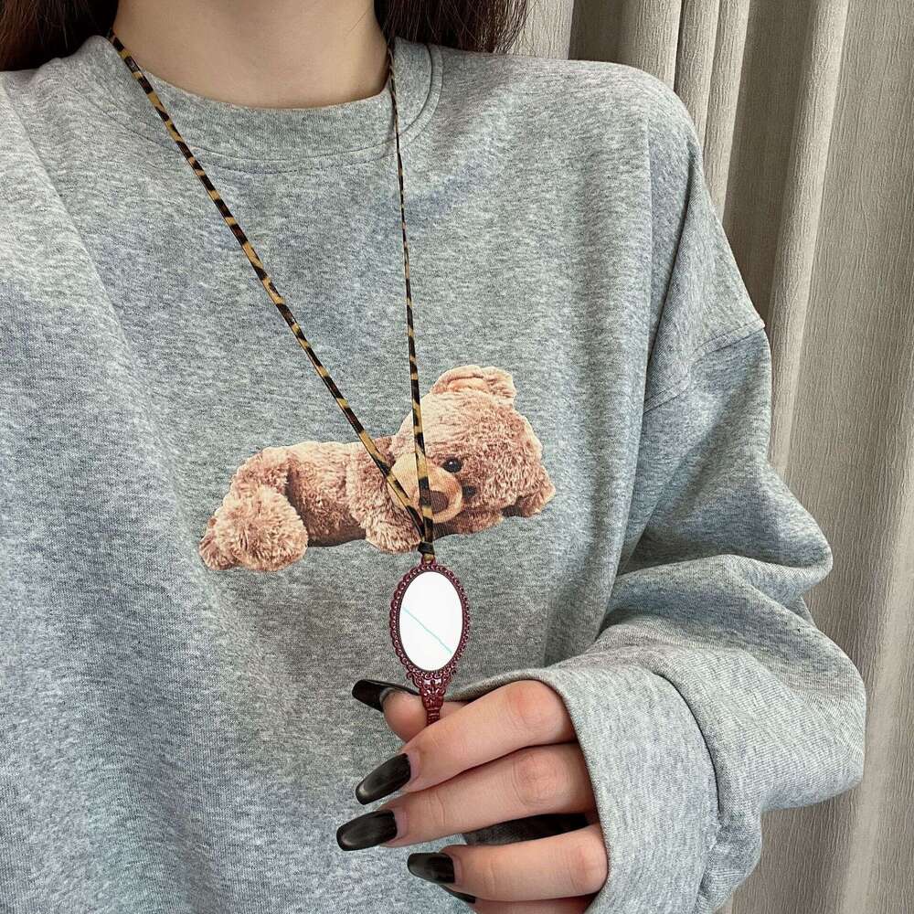 Red Hollow Flower Heart Necklace for Women Autumn Winter 2024 New Korean Style Sweatshirt Fashion High-end Sweater Chain 7b2