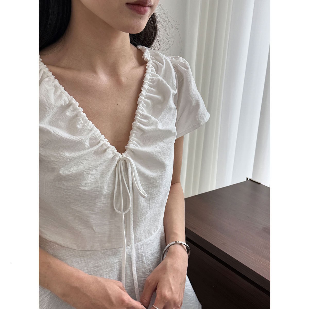 2025 French retro V-neck ruffled tie shirt short sleeved women's summer new waistband T-shirt top women's shirt new designer T-shirt