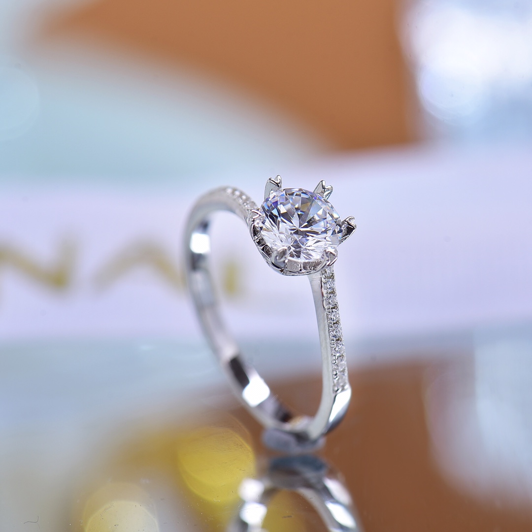 Designer Designed 1 Carat Moissanite Ring 925 Sterling Silver Engagement Wedding Ring Fashionable Gift