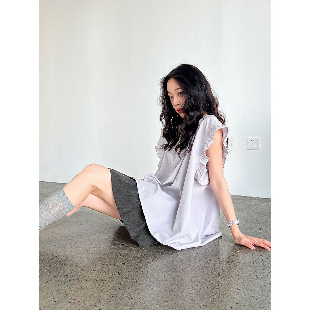 2025 Luxi Korean style casual lace pleated sleeve shirt top, summer new V-neck button pleated short sleeved new designer T-shirt