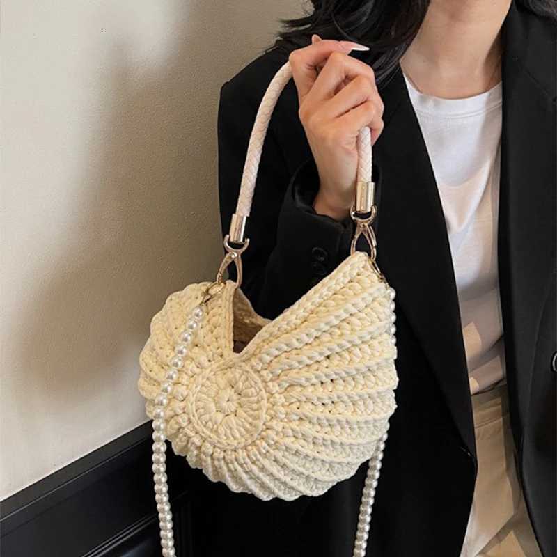 Hand-woven Shell Bag Women Seaside Conch Shell Messenger Shoulder Bag Exquisite Pearl Chain Fashion Holiday Shopping Bag Y250730