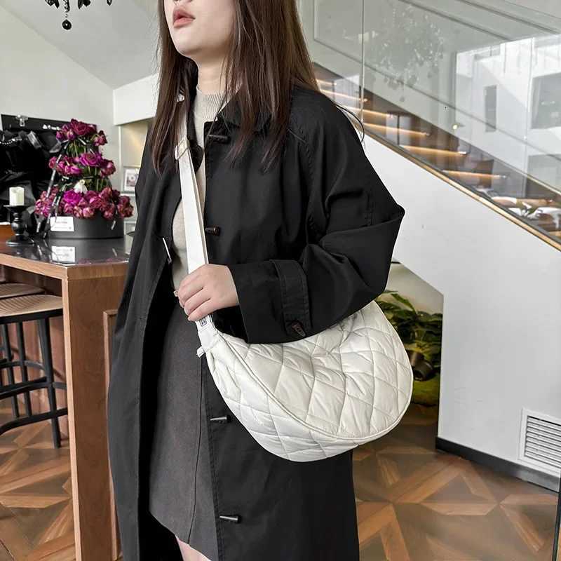 Quilted Plaid Womens Hobos Shoulder Bags Travel Shopping Ladies Crossbody Bag Large Capacity Nylon Female Handbags Purse Y250730