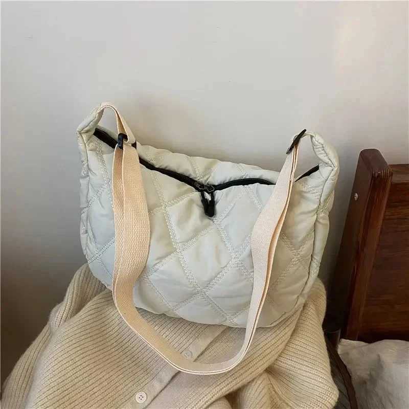 Embroidered Crossbody Bag Womens Large-capacity Handbag Shoulder Messenger Bag Womens Popular Fashion Homeless Shopping Bag Y250730