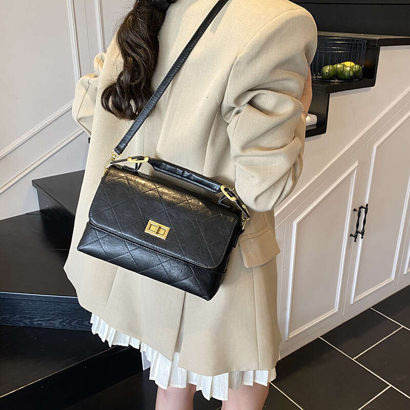 Lingge color blocked flip top handbag with faux leather velvet and PU leather feel, single shoulder crossbody bag, fashionable and versatile commuting