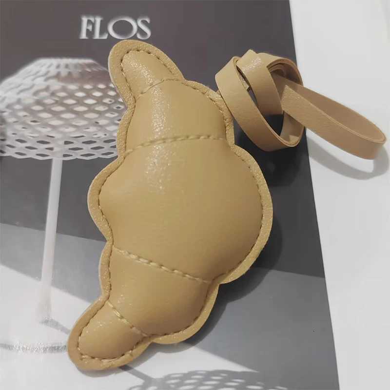 Trendy Women Men Cute Fashion Handmade Leather Croissant Keychain Kaii Cartoon Bag Handbag Backpack Charm Pendant Car Keyring Y250731