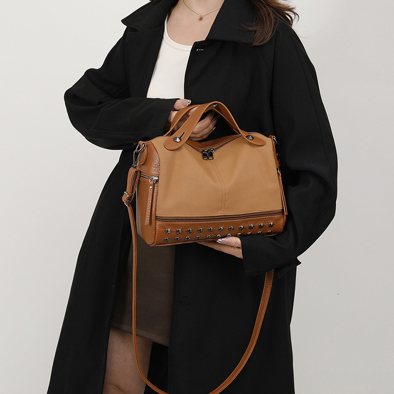 2025 New Matte Soft Leather Handbag Fashion Rivet Boston Large Capacity Single Shoulder Crossbody Women's Bag ddmymoon