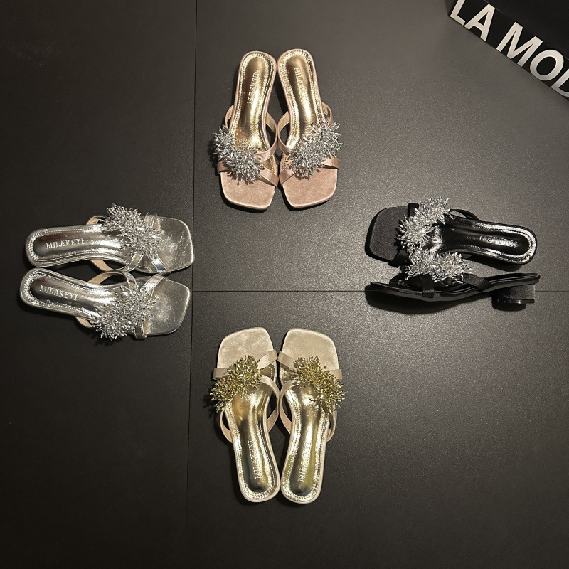 Versatile Fashion Temperament Sandals Gentle Diamond Niche Square Head Outside Wearing Sandals