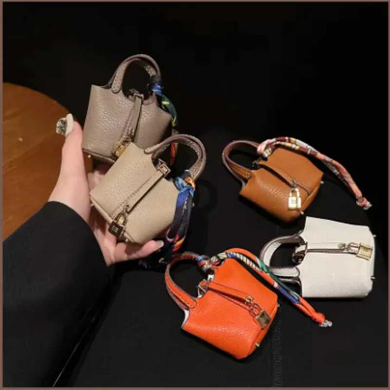 Mini Small Basket Headphone Bag For AirPods 4 Leather Car Keychain Pendant Creative Bluetooth Earphone Bag Small Items Handbag Y250731