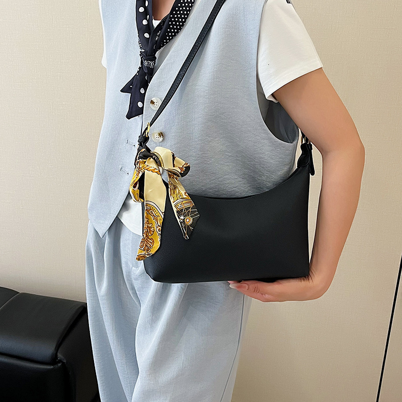 High-end Large Capacity Underarm for Women 2025 New Fashion Light Luxury Handbag Versatile Commuter Crossbody Bag ddmymoon