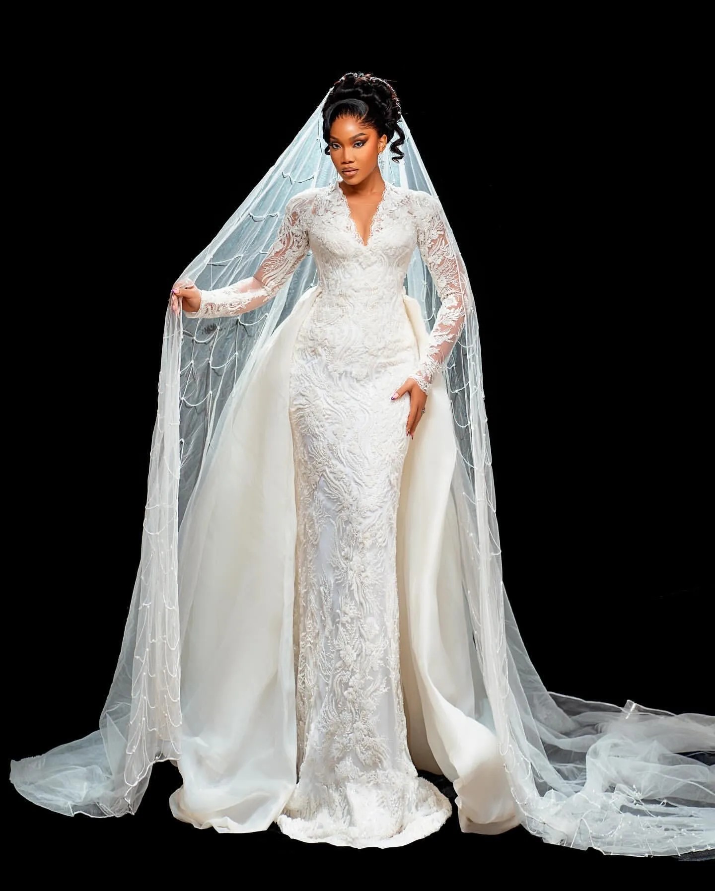 Arabic Aso Ebi Plus Size Ivory Lace Wedding Dresses Full Sleeves Beaded Detachable Train Deep V-neck Bridal Gowns Dress For Brides