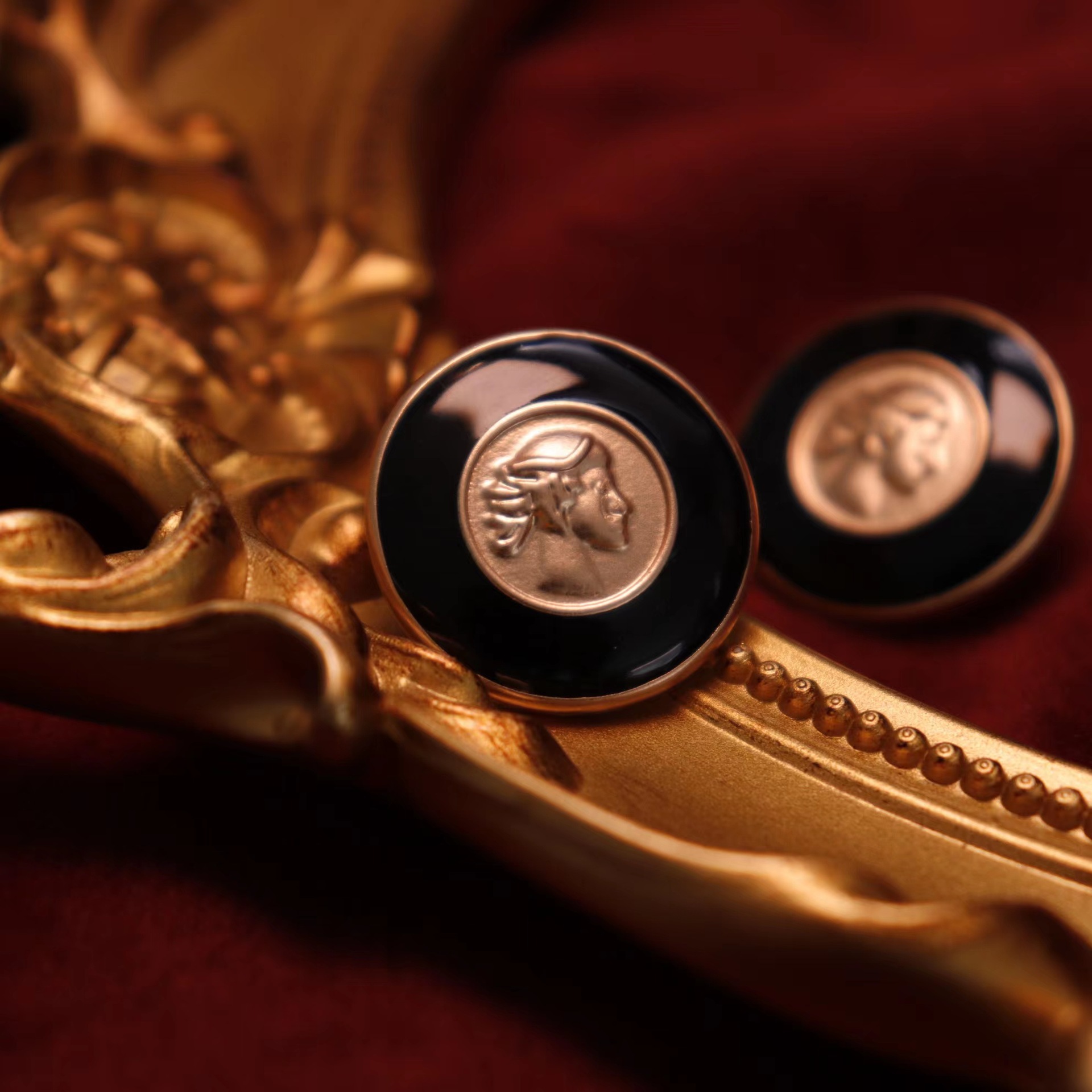 Free Shipping Designer Luxury Jewelry French Retro Retroflow Simple Style Portrait Classic High-end Matte Gold-plated Enamel Glaze Oil Drop Earrings