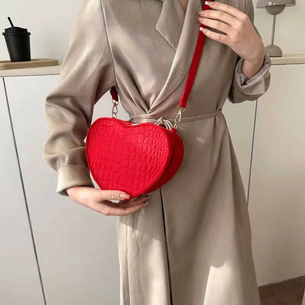 2023 Fashion Crossbody Bags for Women New Simple Single Shoulder Bag Casual Felt Love Handbag Womens Handbags Y250730