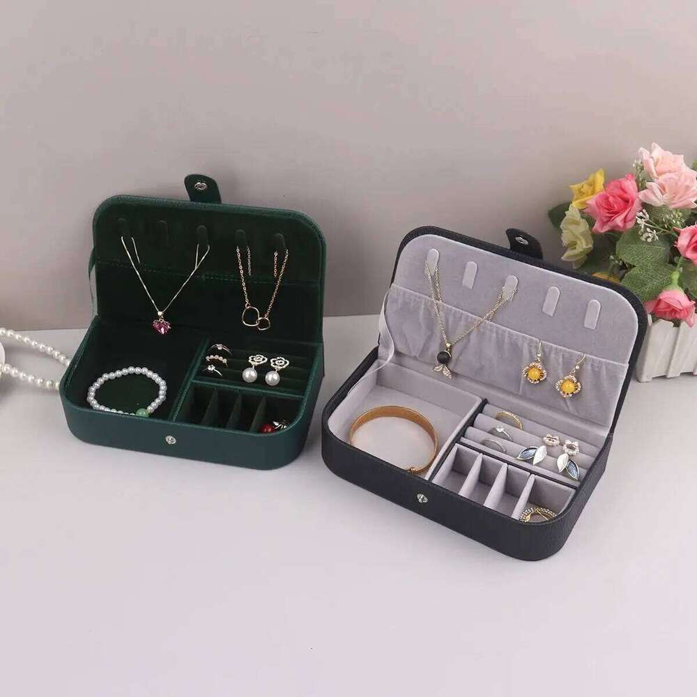 Hot Selling Portable Box Organizer Display Travel Jewelry Case Boxes Button Leather Storage Chenille Jeweler