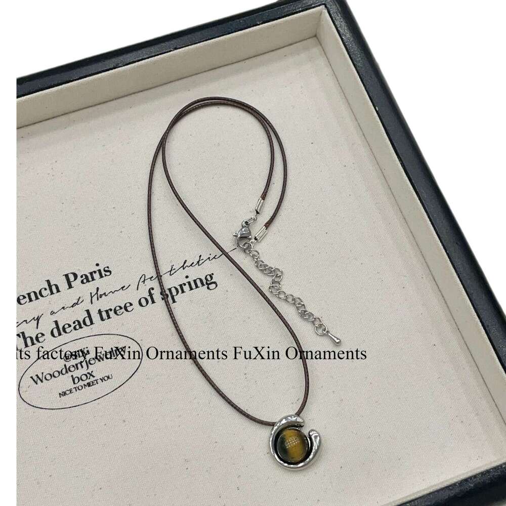 Tiger Eye Stone Necklace for Women, New Elegant Niche Light Choker, Fashionable Chinese Style Collarbone Chain Accessory 685